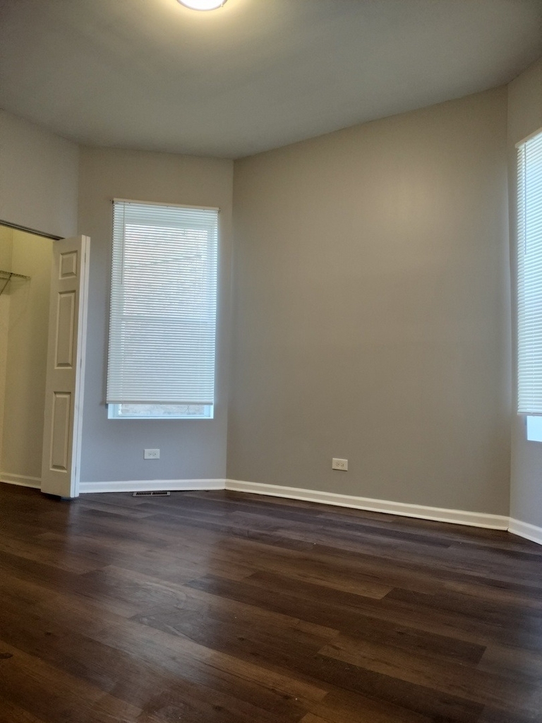 5725 S Green Street - Photo 5