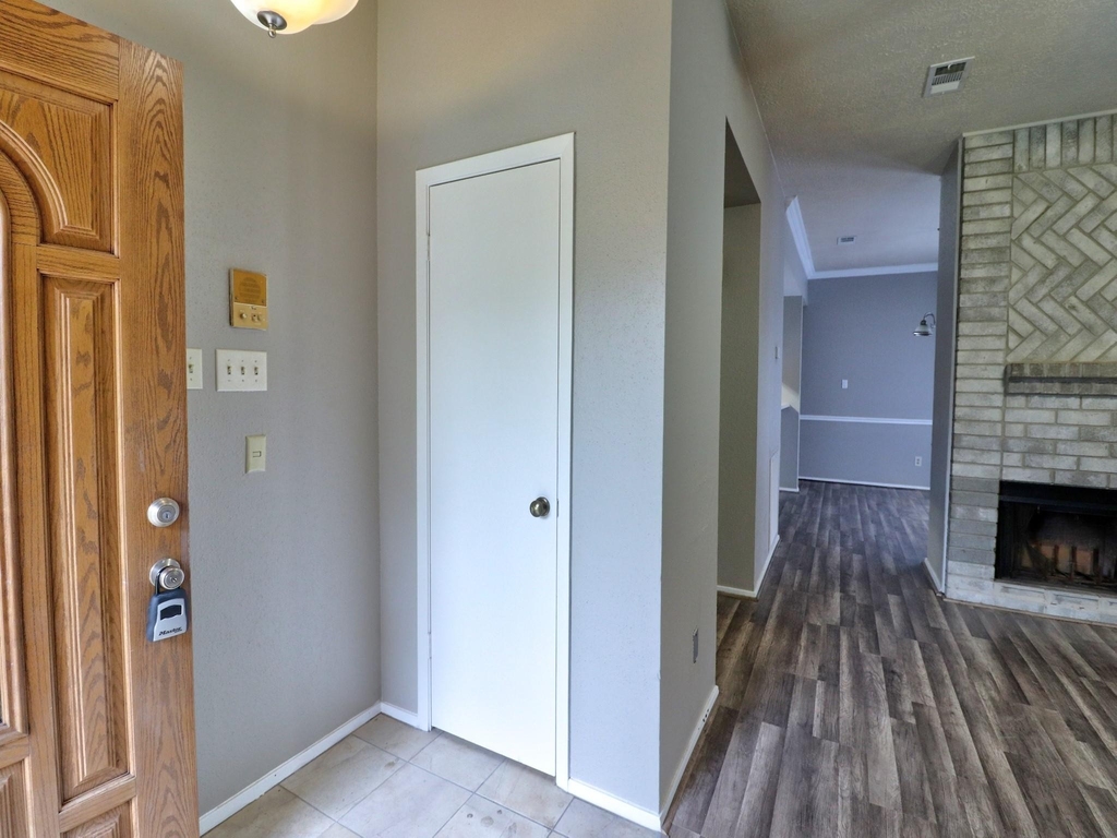 9203 Danforth Way - Photo 4