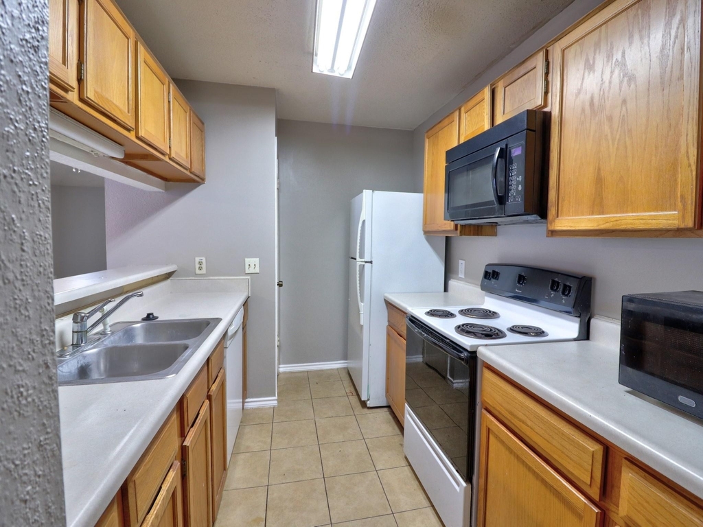 9203 Danforth Way - Photo 10