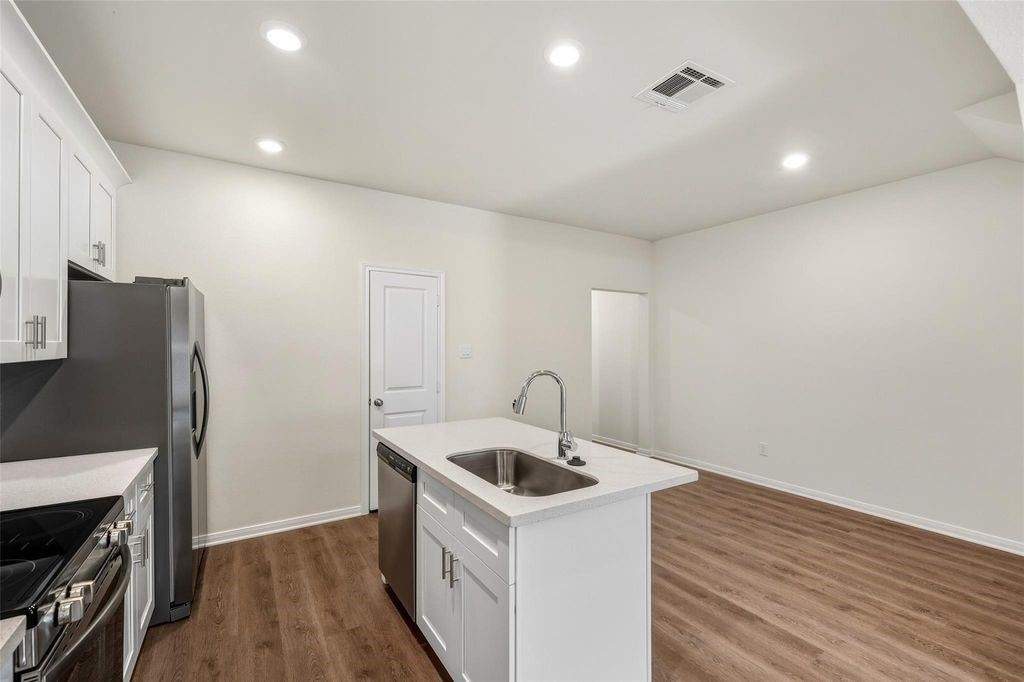 708 West Dallas Street - Photo 6