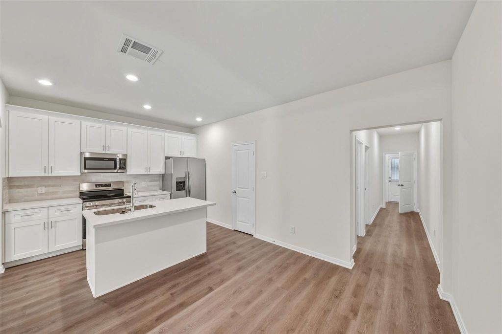 708 West Dallas Street - Photo 8