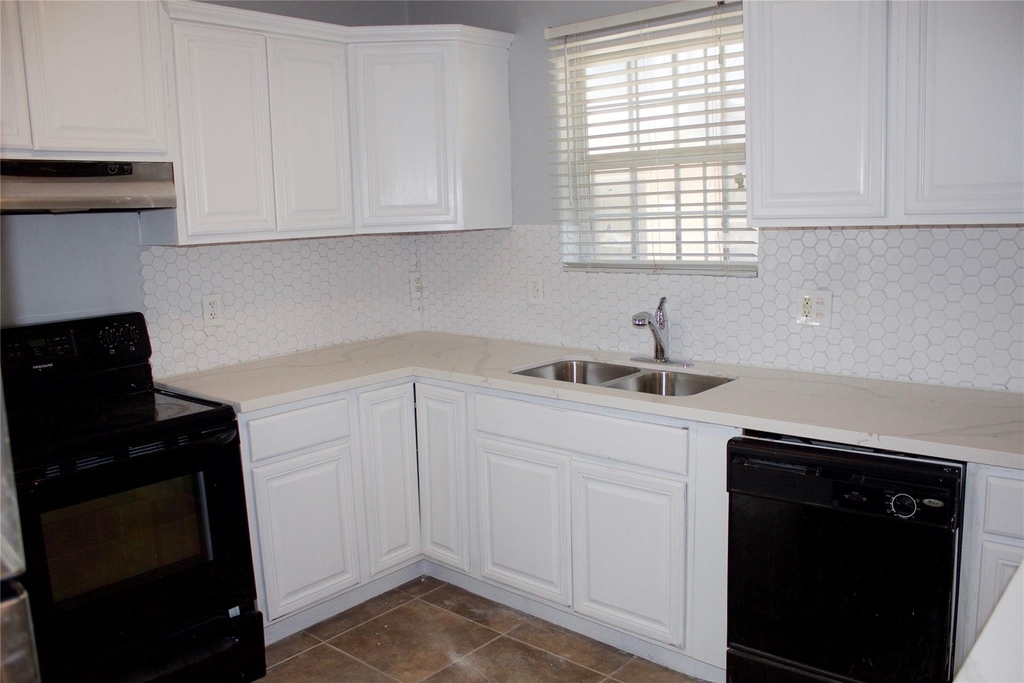 3314 Holman Street - Photo 6