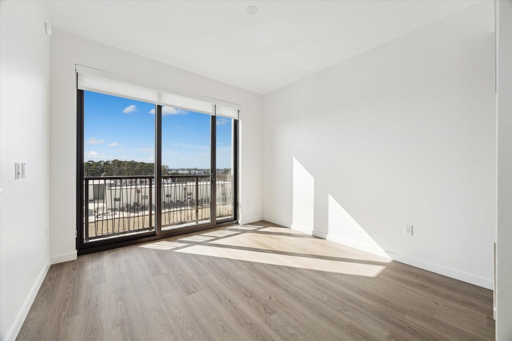 1 Riva Row - Photo 2