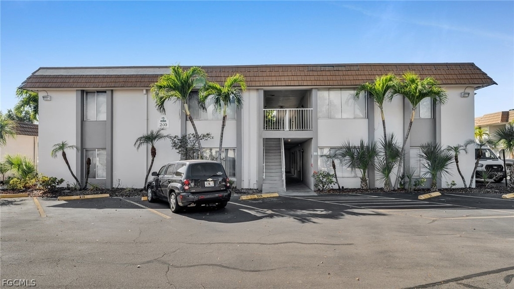 1830 Maravilla Avenue - Photo 2