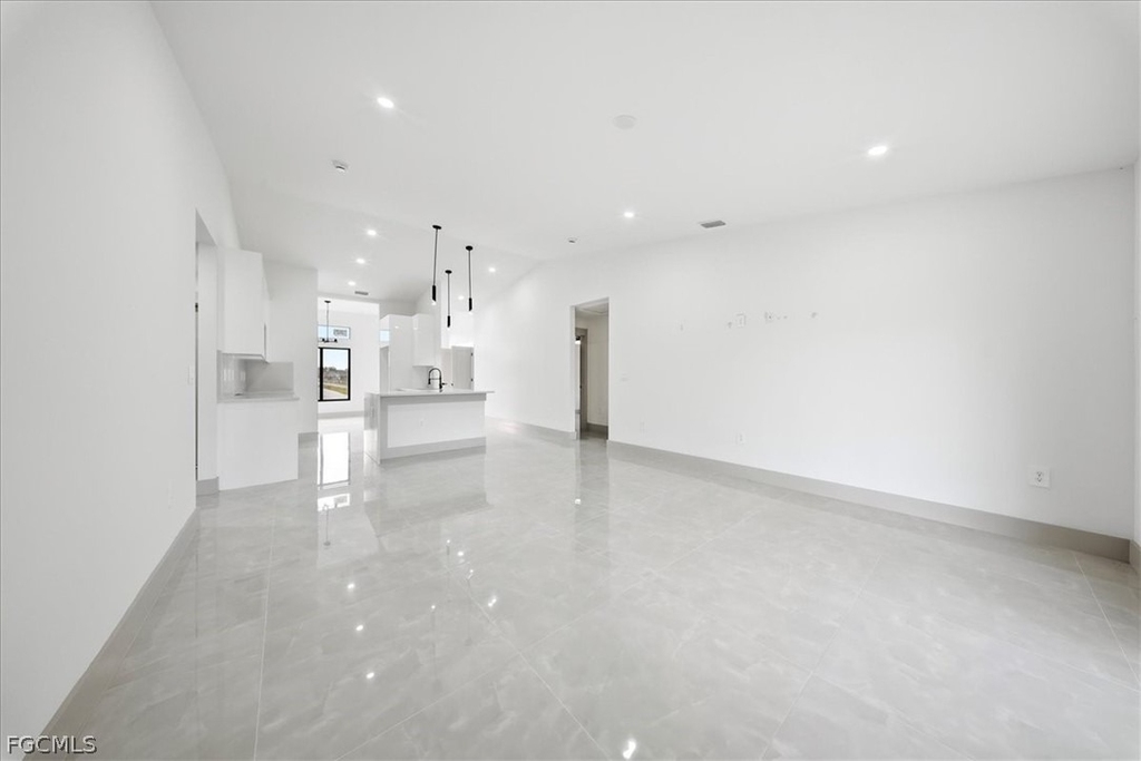 541 Chalet Avenue S - Photo 21