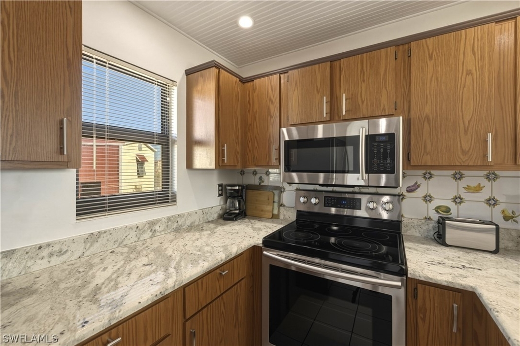 801 River Point Drive - Photo 5