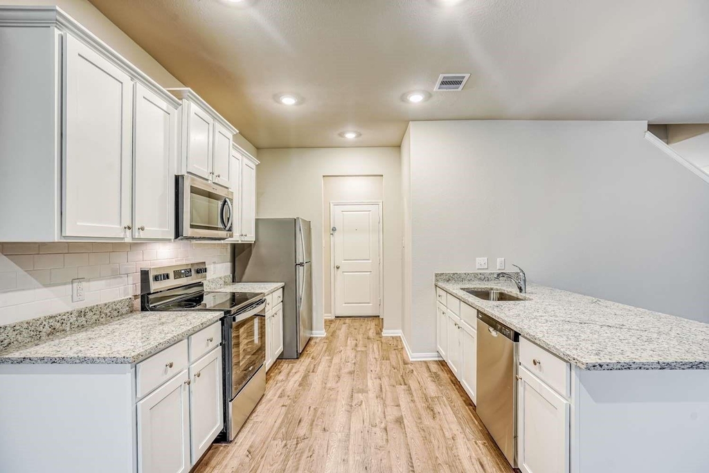 8214 Sunberry Shadow Drive - Photo 5