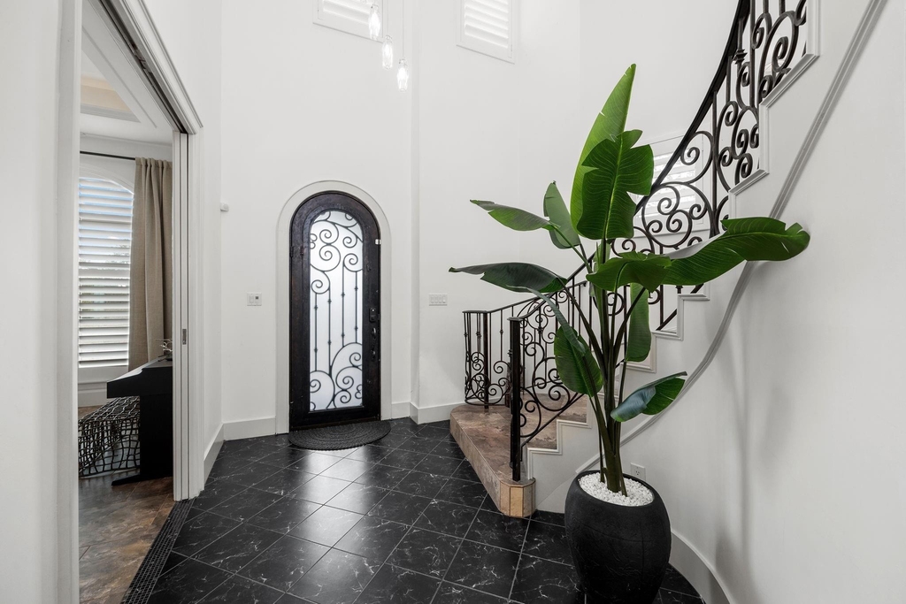 1210 Parkerhaven Court - Photo 4