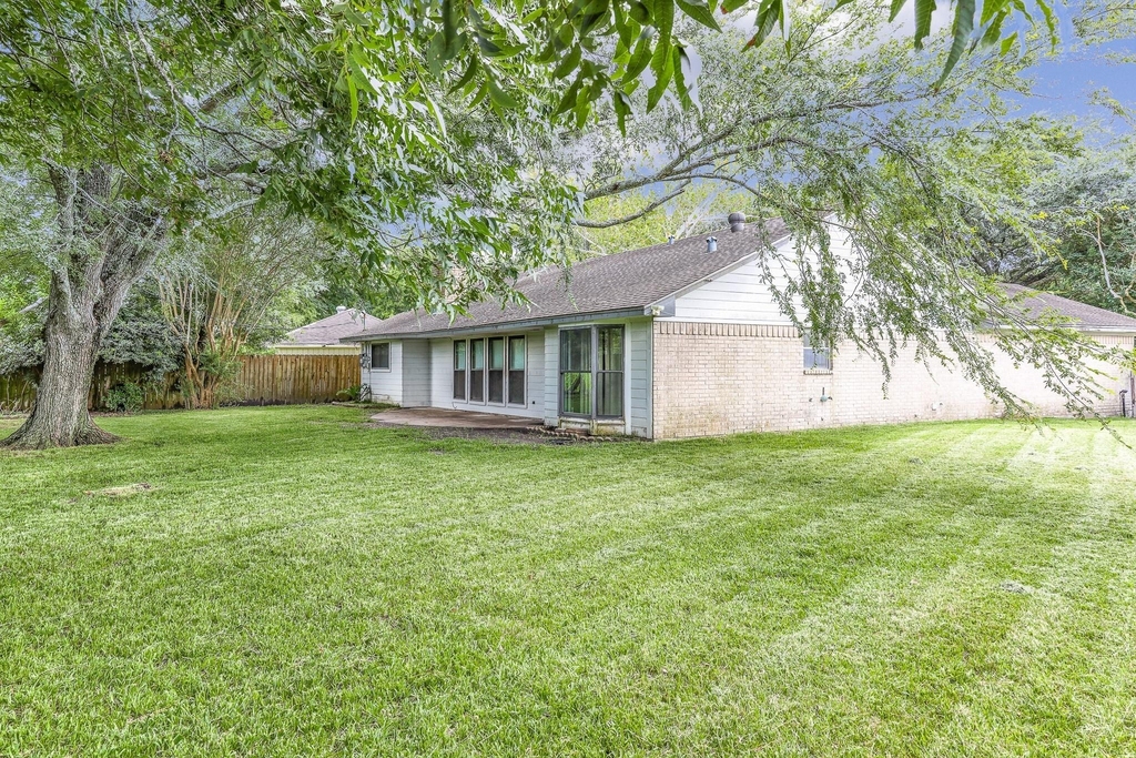 1226 Ferndale Drive - Photo 3