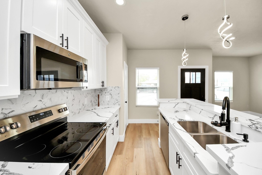 5211 Amy Street - Photo 6