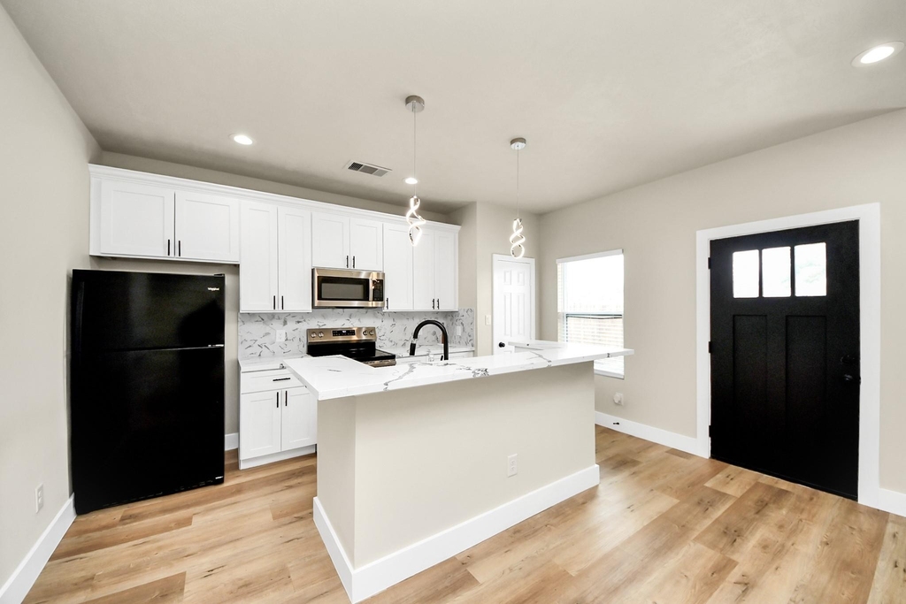 5211 Amy Street - Photo 4