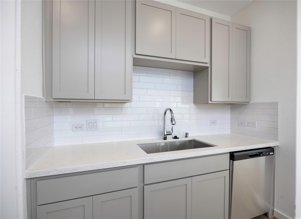2027 Longmire Villas Court - Photo 14