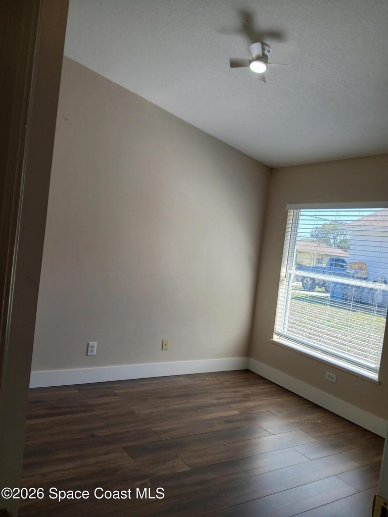 214 Eldron Boulevard Ne - Photo 8