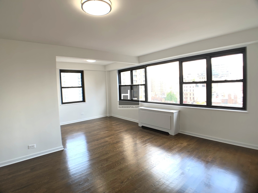 E 16 St - Photo 0