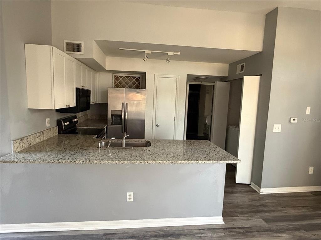 7250 Westpointe Boulevard - Photo 1