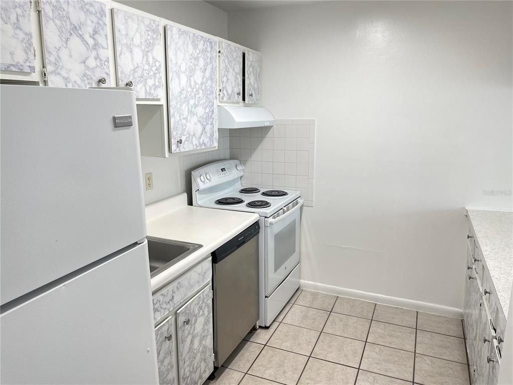 2352 Huntington Green Court - Photo 2