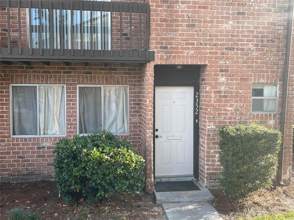 2352 Huntington Green Court - Photo 0