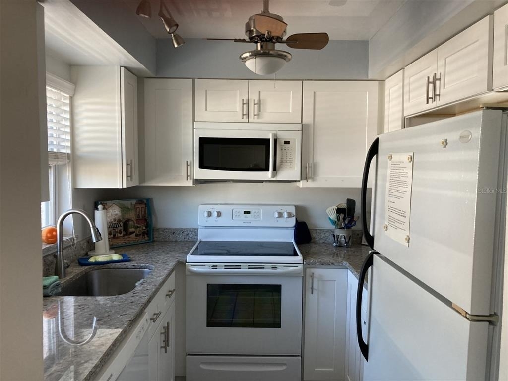 304 47th Avenue Drive W - Photo 2