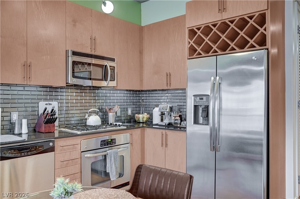 353 E Bonneville Avenue - Photo 4