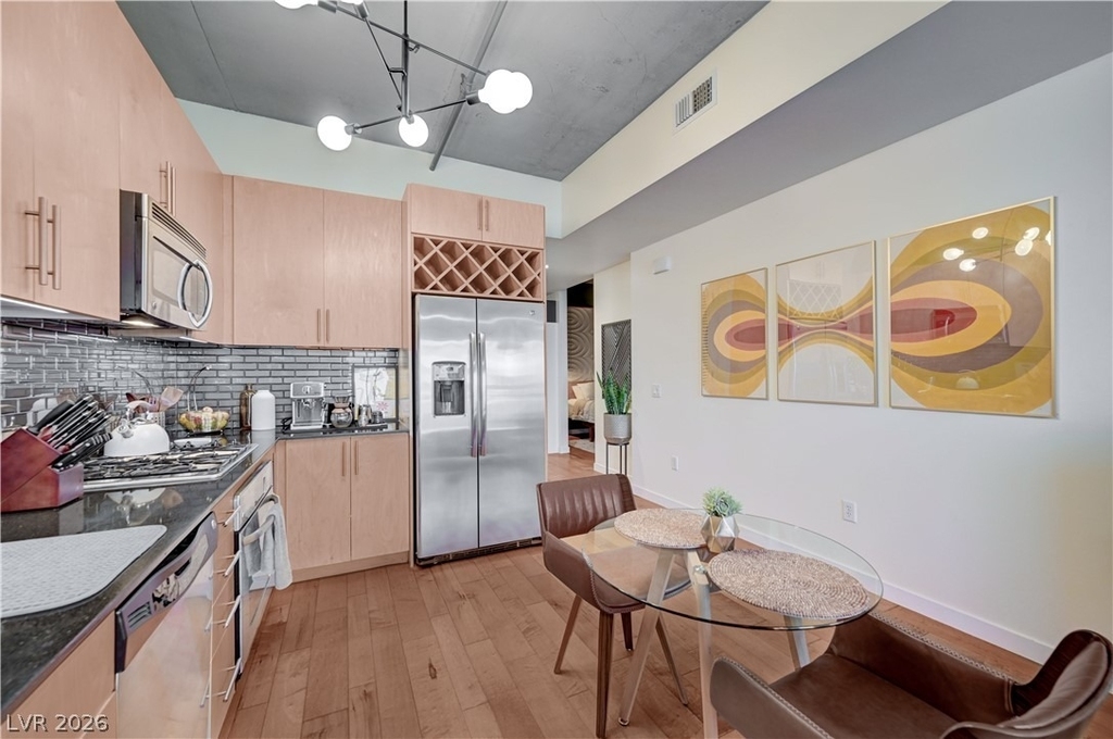 353 E Bonneville Avenue - Photo 2