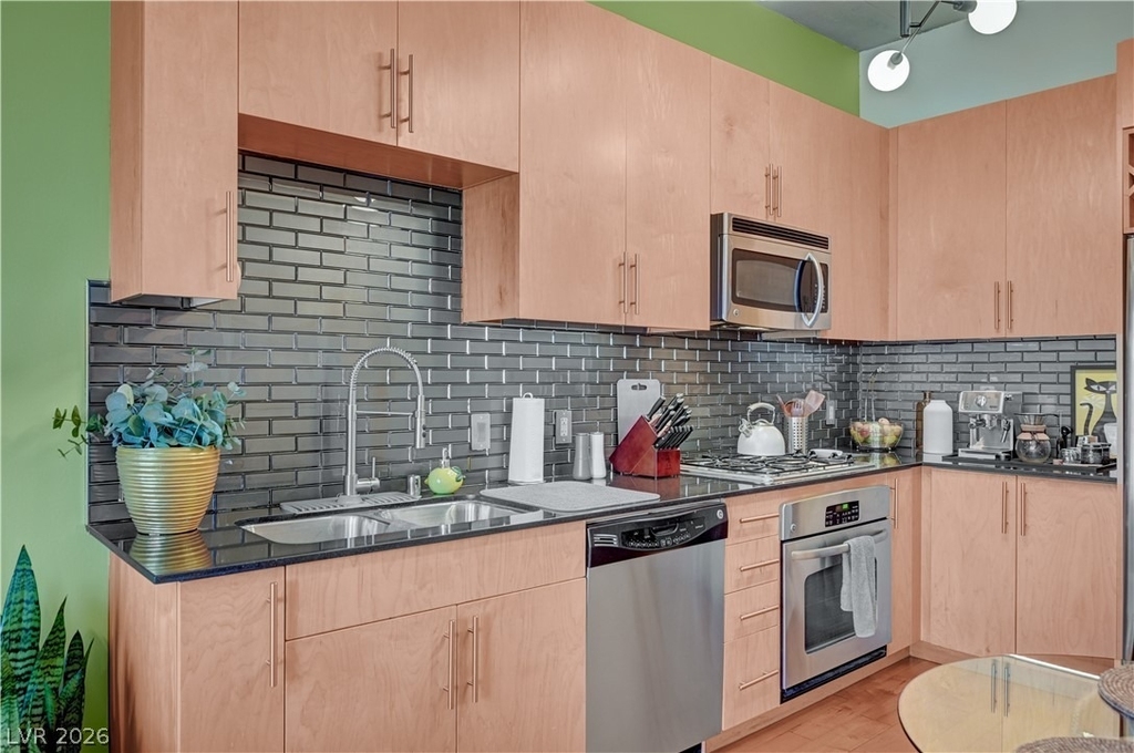 353 E Bonneville Avenue - Photo 10