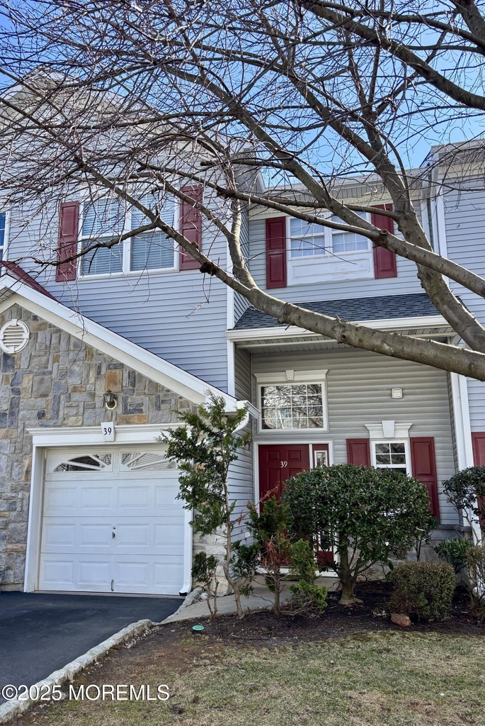 39 Rozalyn Lane - Photo 0