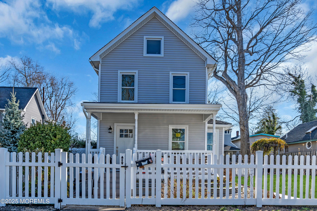 814 Dunlewy Street - Photo 1