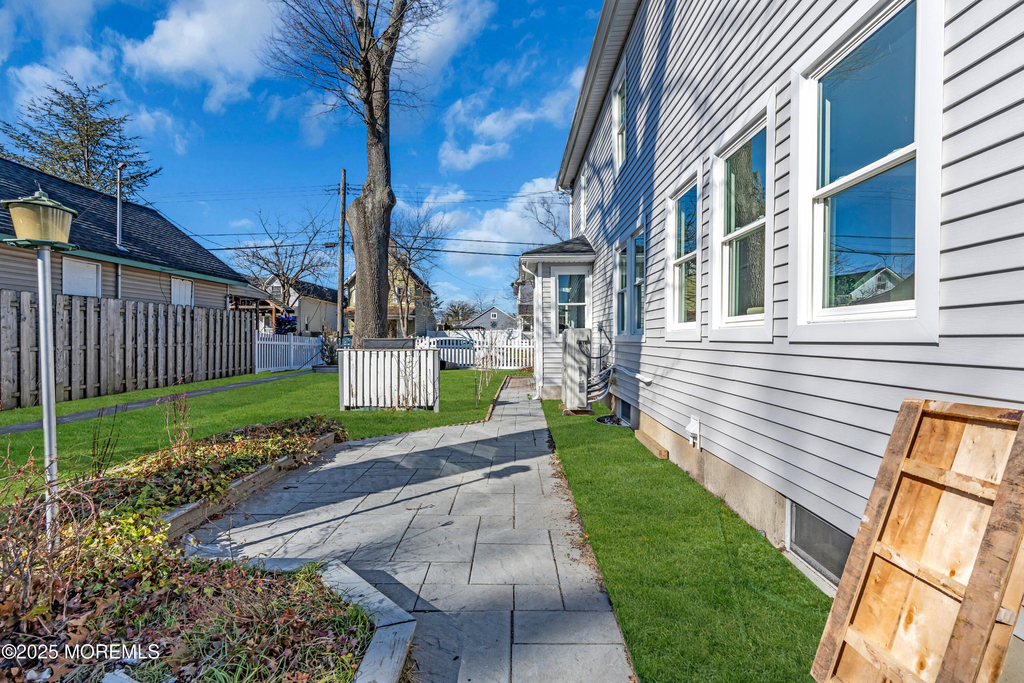 814 Dunlewy Street - Photo 20