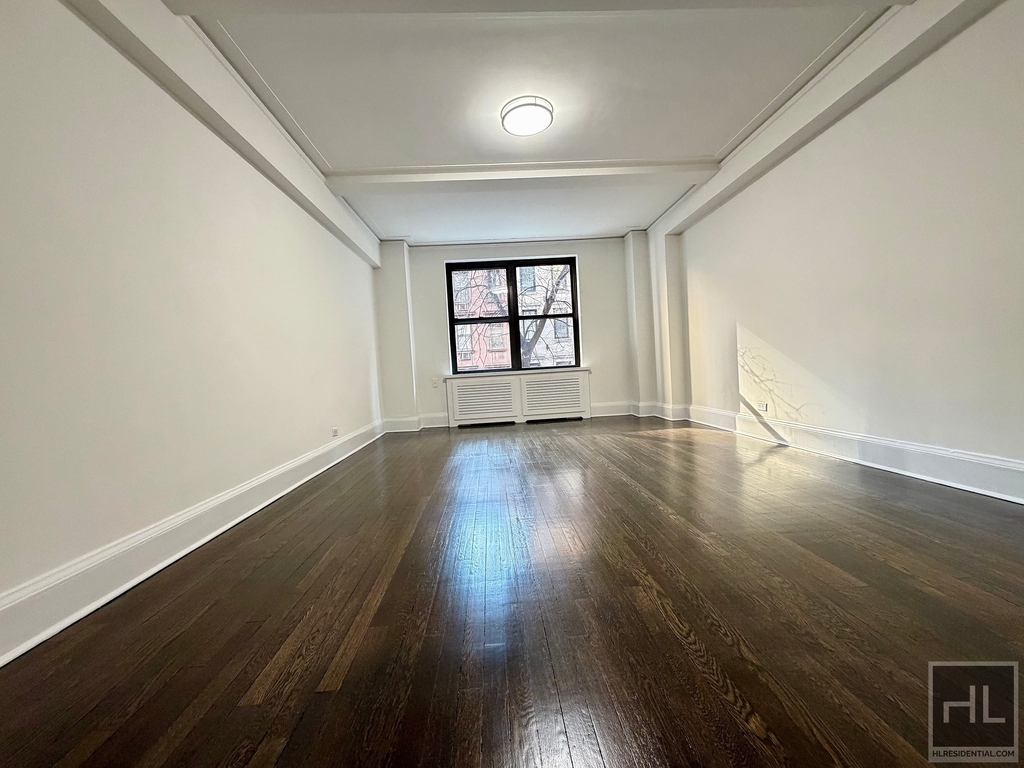 East 38 Street - Photo 1