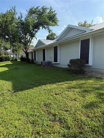 304 E Hickory Street - Photo 1