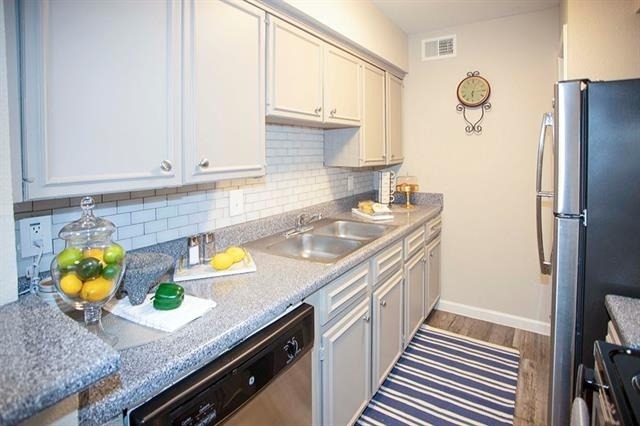 14208 Heritage Circle - Photo 5