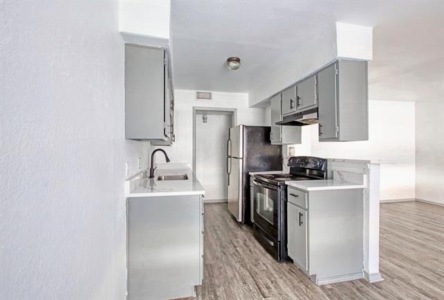 916 Isbell Road - Photo 0
