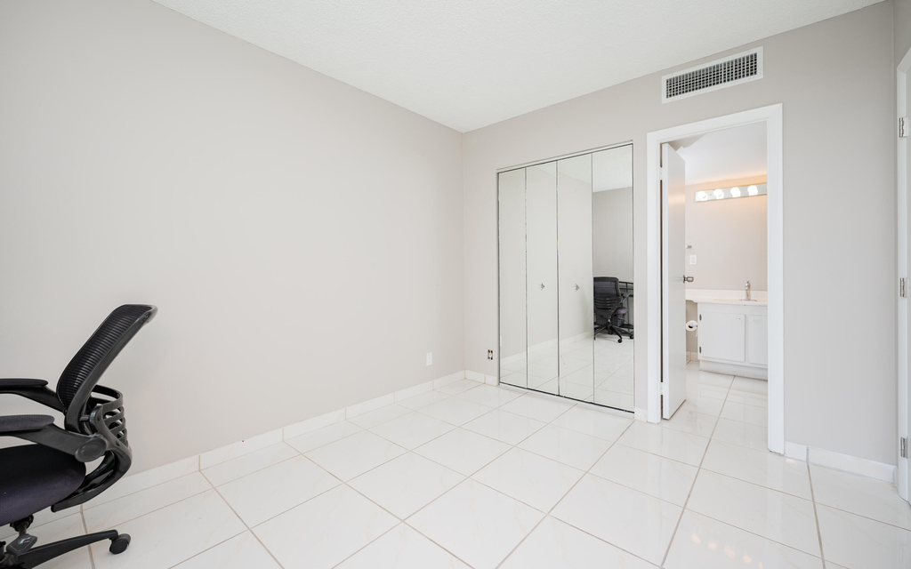 20335 W Country Club Drive - Photo 8
