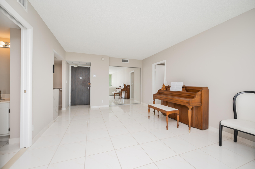 20335 W Country Club Drive - Photo 4