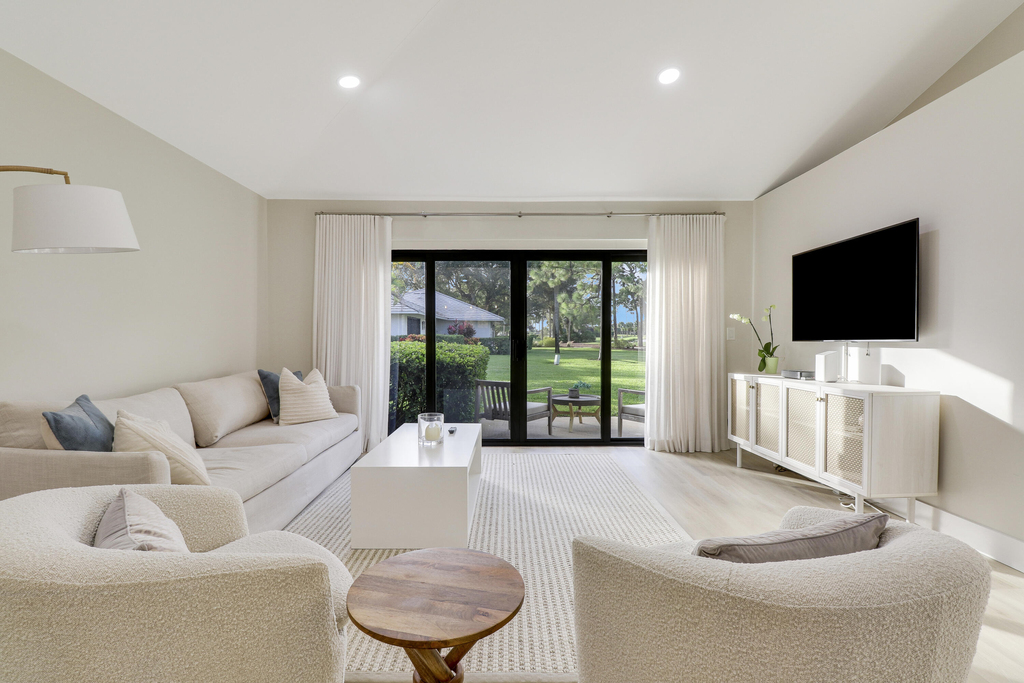 523 Club Drive - Photo 2