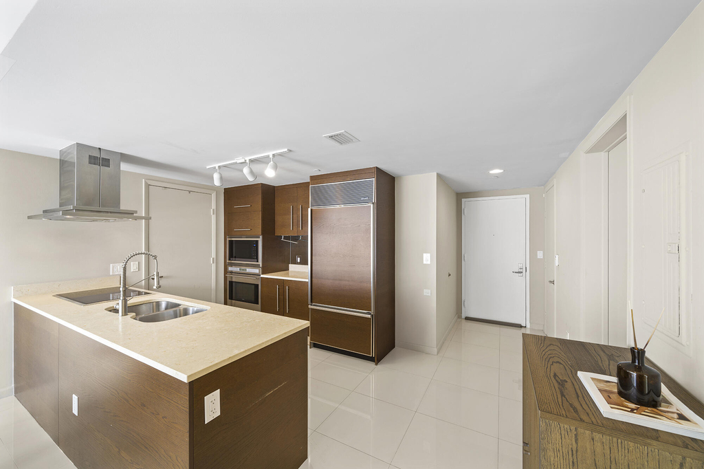495 Brickell Avenue - Photo 2