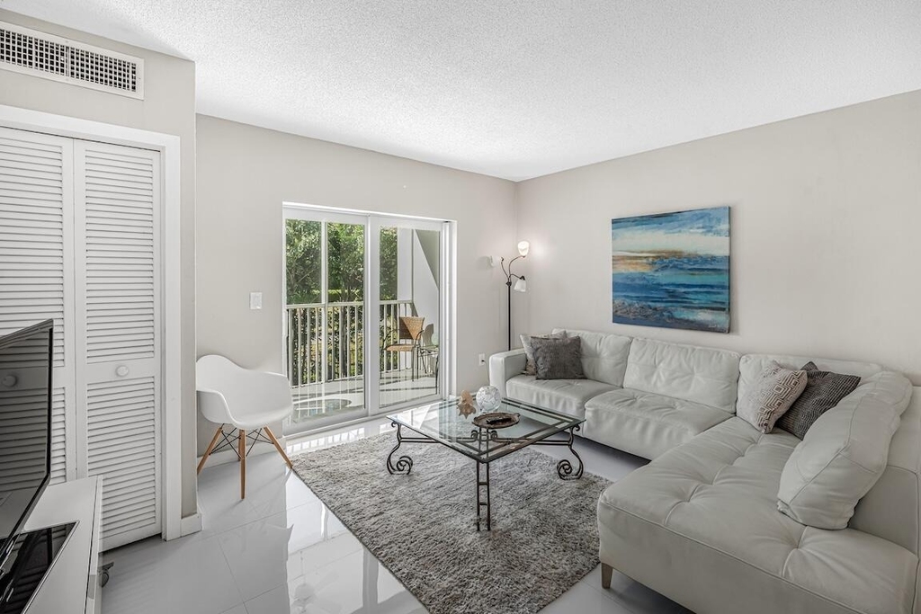 200 E Royal Palm Road - Photo 3