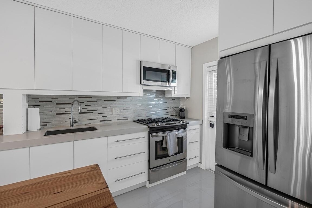 200 E Royal Palm Road - Photo 9