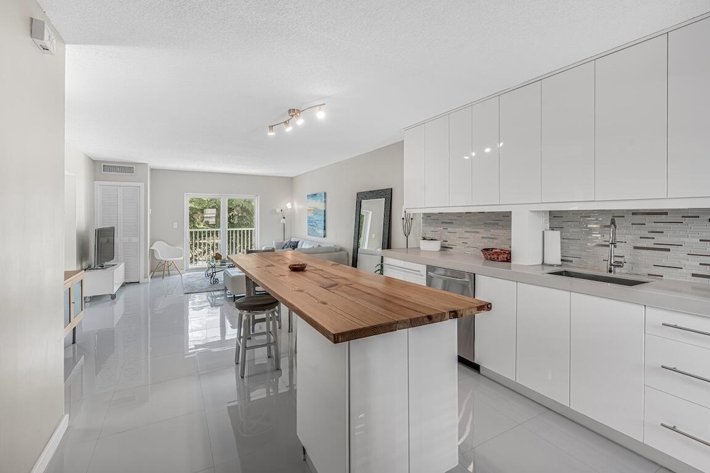 200 E Royal Palm Road - Photo 0