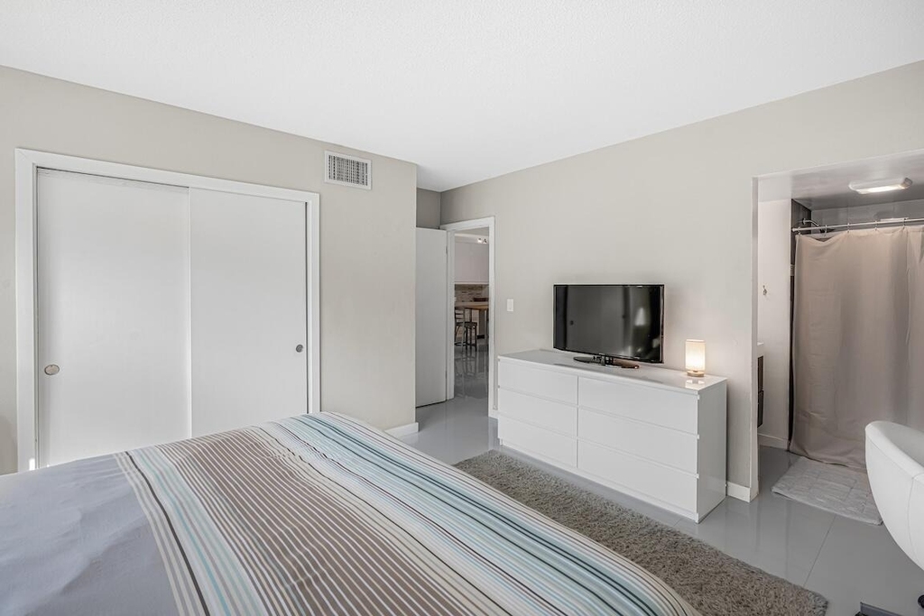 200 E Royal Palm Road - Photo 6
