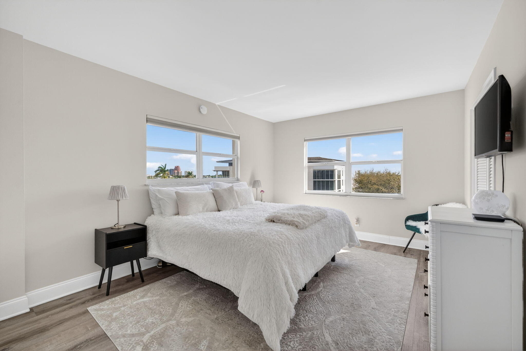 2555 Ne 11th Street - Photo 16
