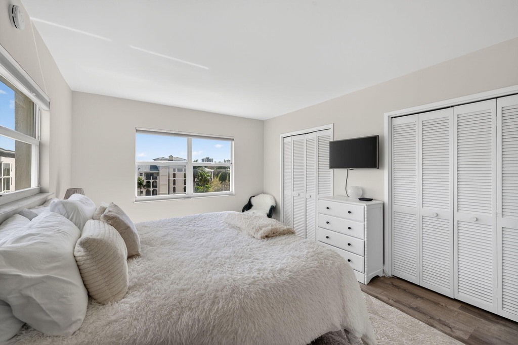 2555 Ne 11th Street - Photo 18