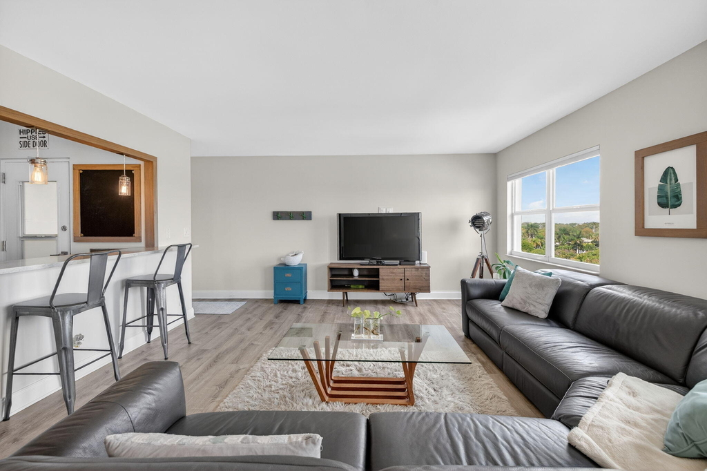 2555 Ne 11th Street - Photo 5