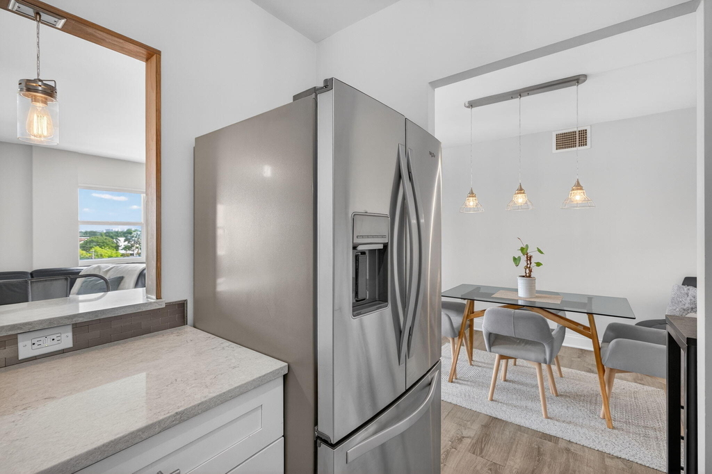 2555 Ne 11th Street - Photo 11