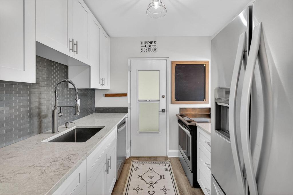 2555 Ne 11th Street - Photo 9
