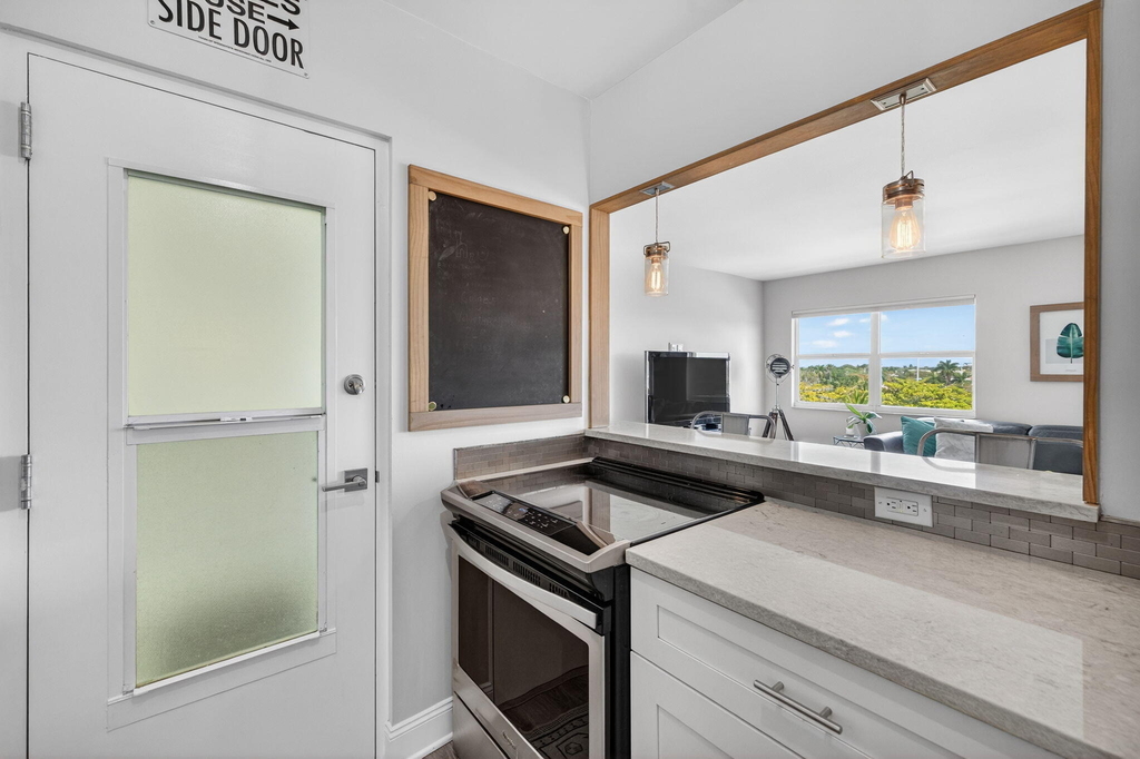 2555 Ne 11th Street - Photo 14