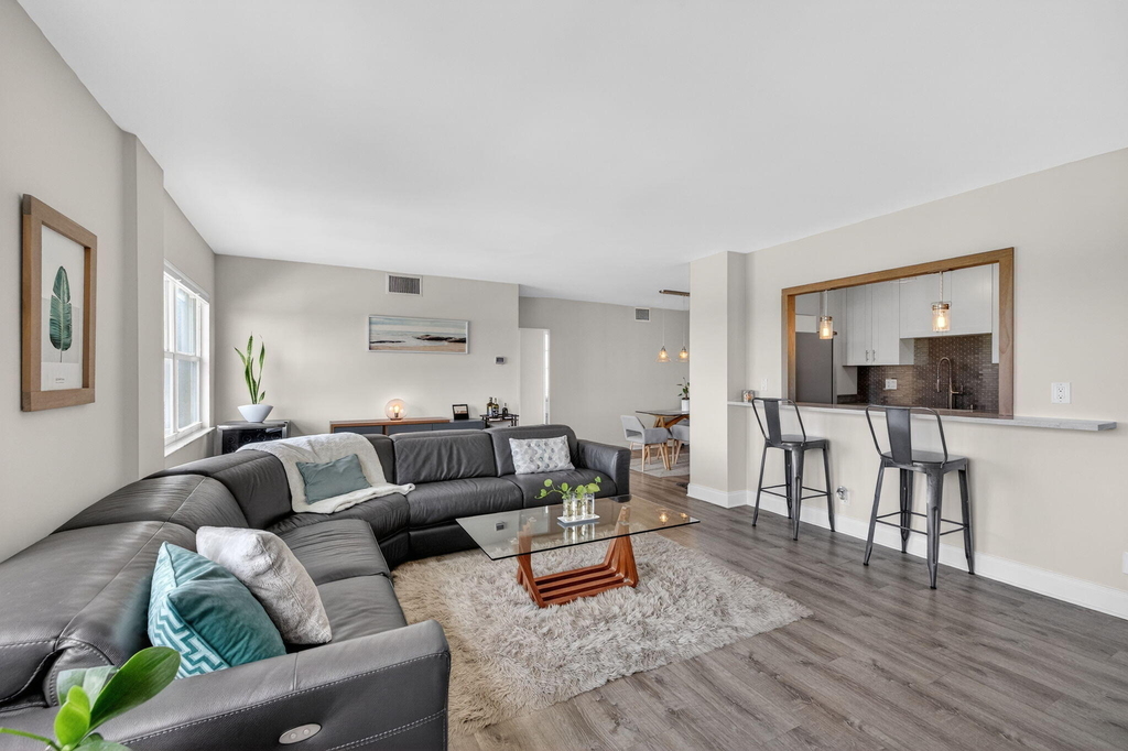 2555 Ne 11th Street - Photo 2