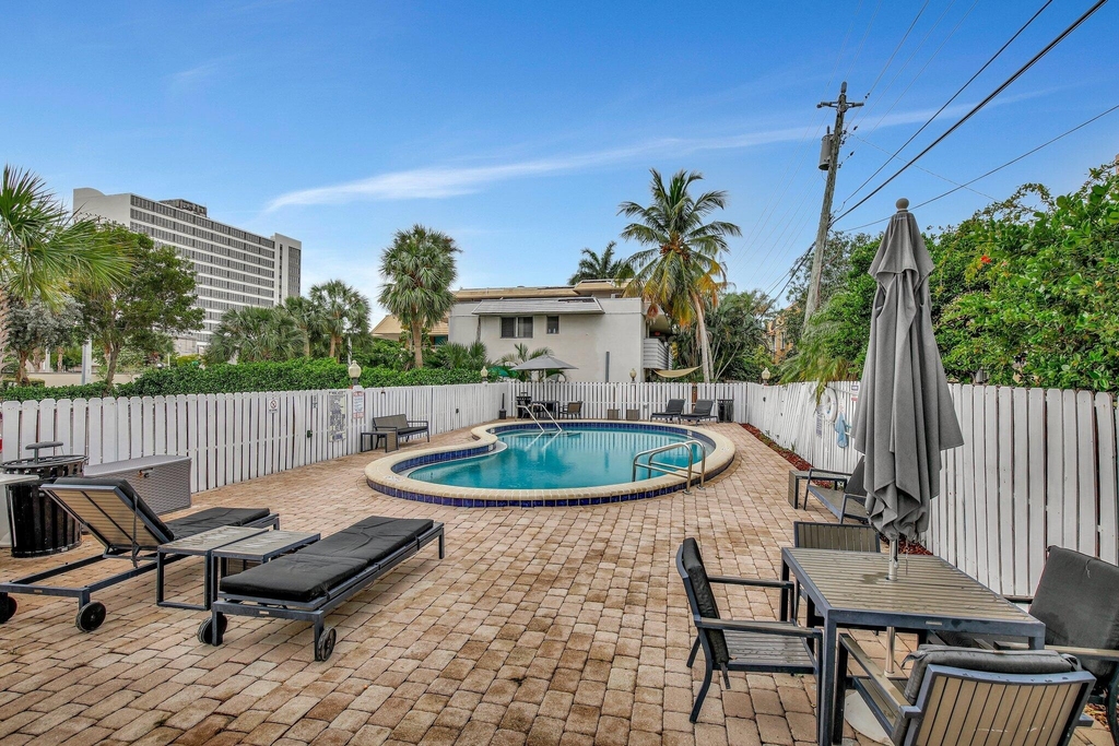 2555 Ne 11th Street - Photo 32