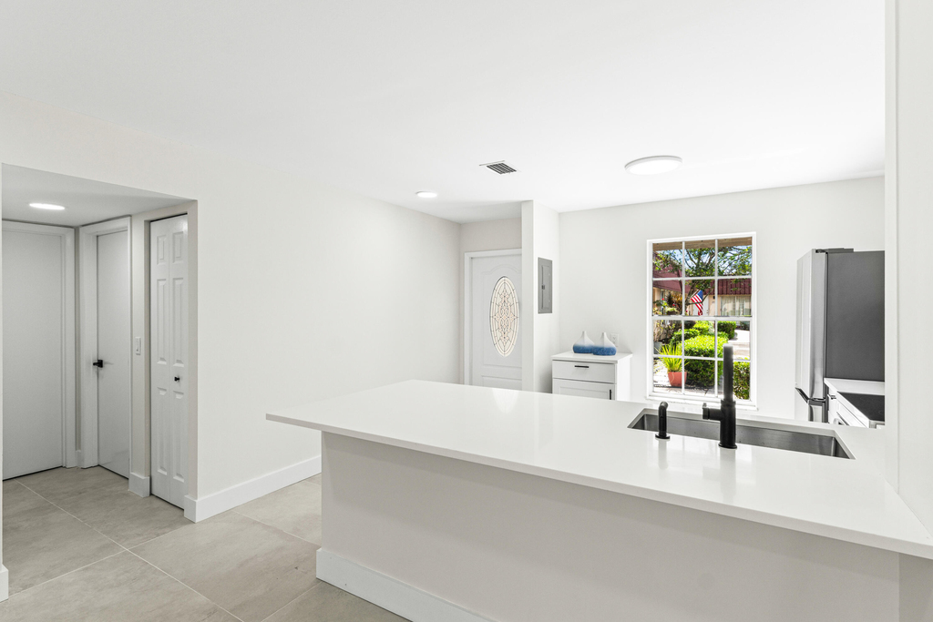 733 Nantucket Circle - Photo 2