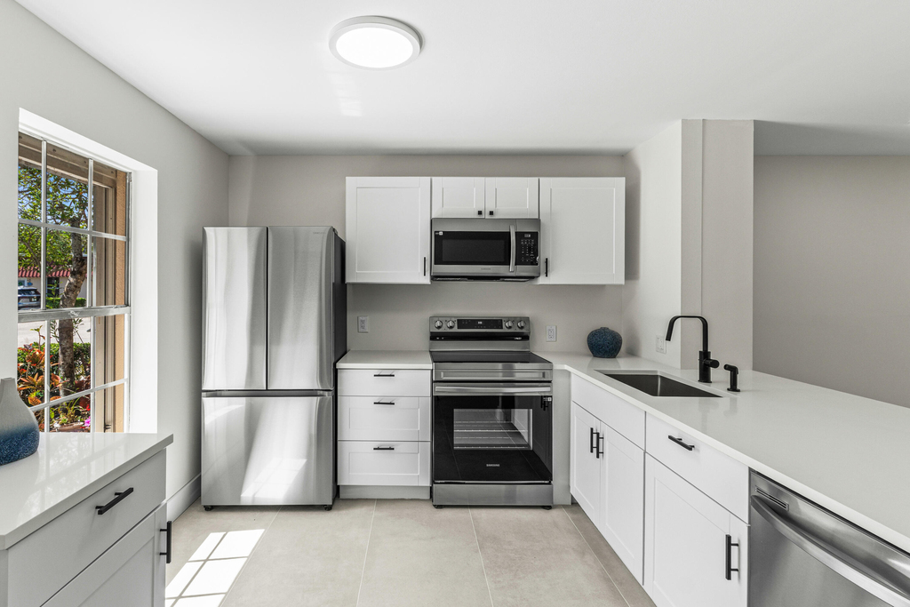 733 Nantucket Circle - Photo 3
